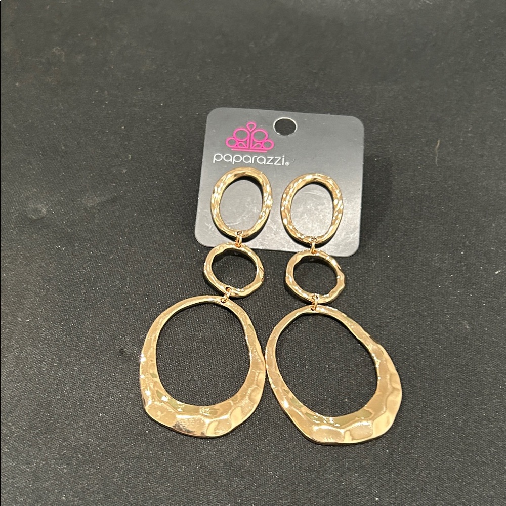Paparazzi Textured Gold Oval Earrings-🎉5/$25🥳
